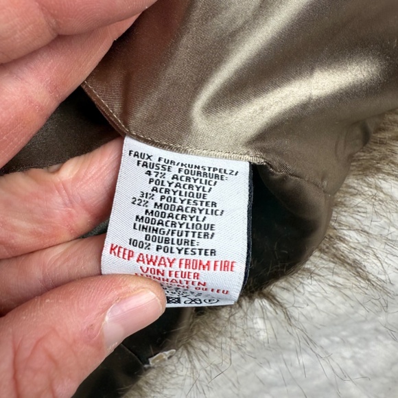 Johnnie B Quality Goods Mini Boden Faux Furry Vest Size 16+ Teens/Women's Small - Picture 7 of 8